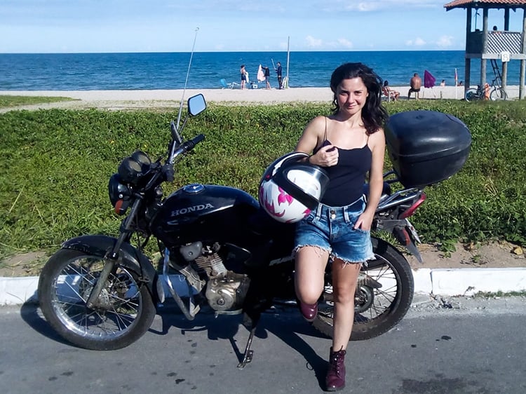 Cinco praias para conhecer de moto enquanto o verão não acaba