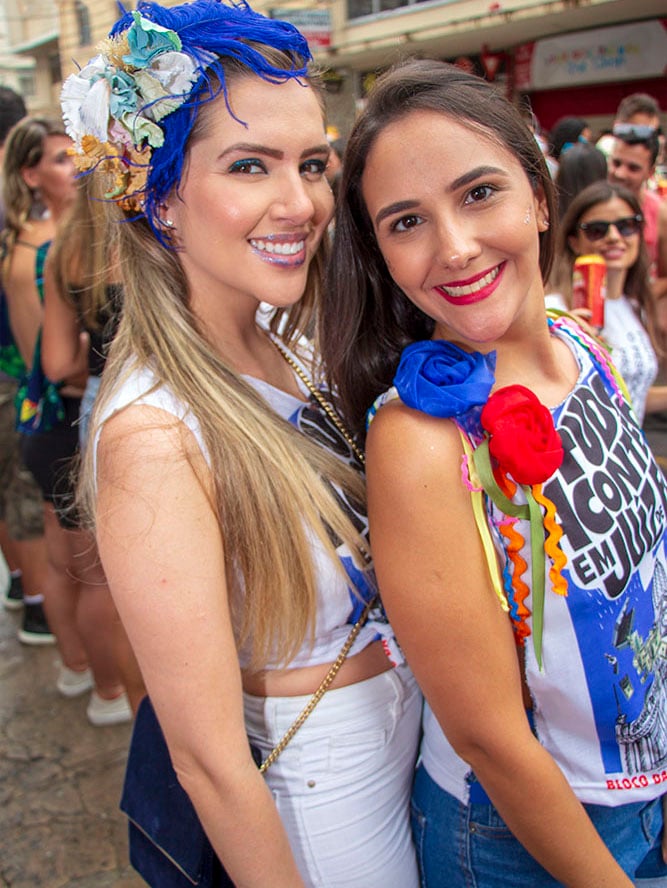 Ana Cruzeiro e Luciana Morais clicadas no Bloco da Imprensa Foto: Guilherme Ovídio