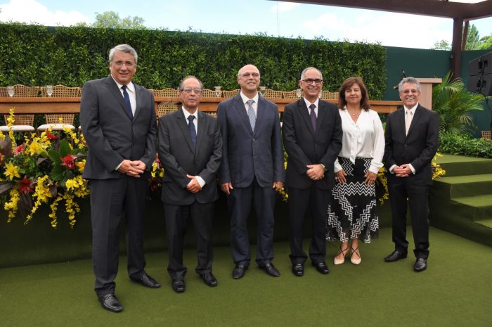 Hugo Borges ladeado por Glauco Araújo, Orestes Pullin, Antônio Almas, Nathércia Abrão e Darlam Kneipp 1 O presidente da Unimed, Hugo Borges ladeado por Glauco Araújo (diretor de mercado e relacionamento), Orestes Pullin (presidente da Unimed do Brasil), prefeito Antônio Almas, Nathércia Abrão (diretora de serviços de saúde) e Darlam Kneipp (diretor administrativo e financeiro), na inauguração do hospital Foto: Wólmer Monteiro