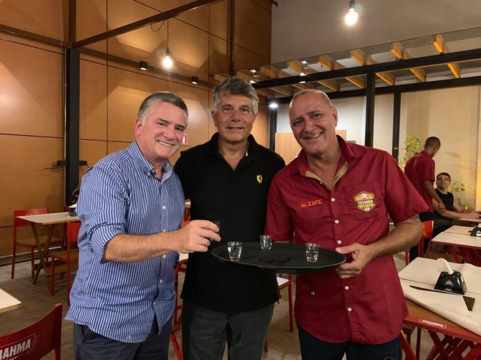 Jovino Campos, Antônio Arbex e o anfitrião Totonho Corrêa na inauguração da nova atração gastronômica do Shopping Jardim Norte 1 Jovino Campos, Antônio Arbex e o anfitrião Totonho Corrêa na inauguração da nova atração gastronômica do Shopping Jardim Norte