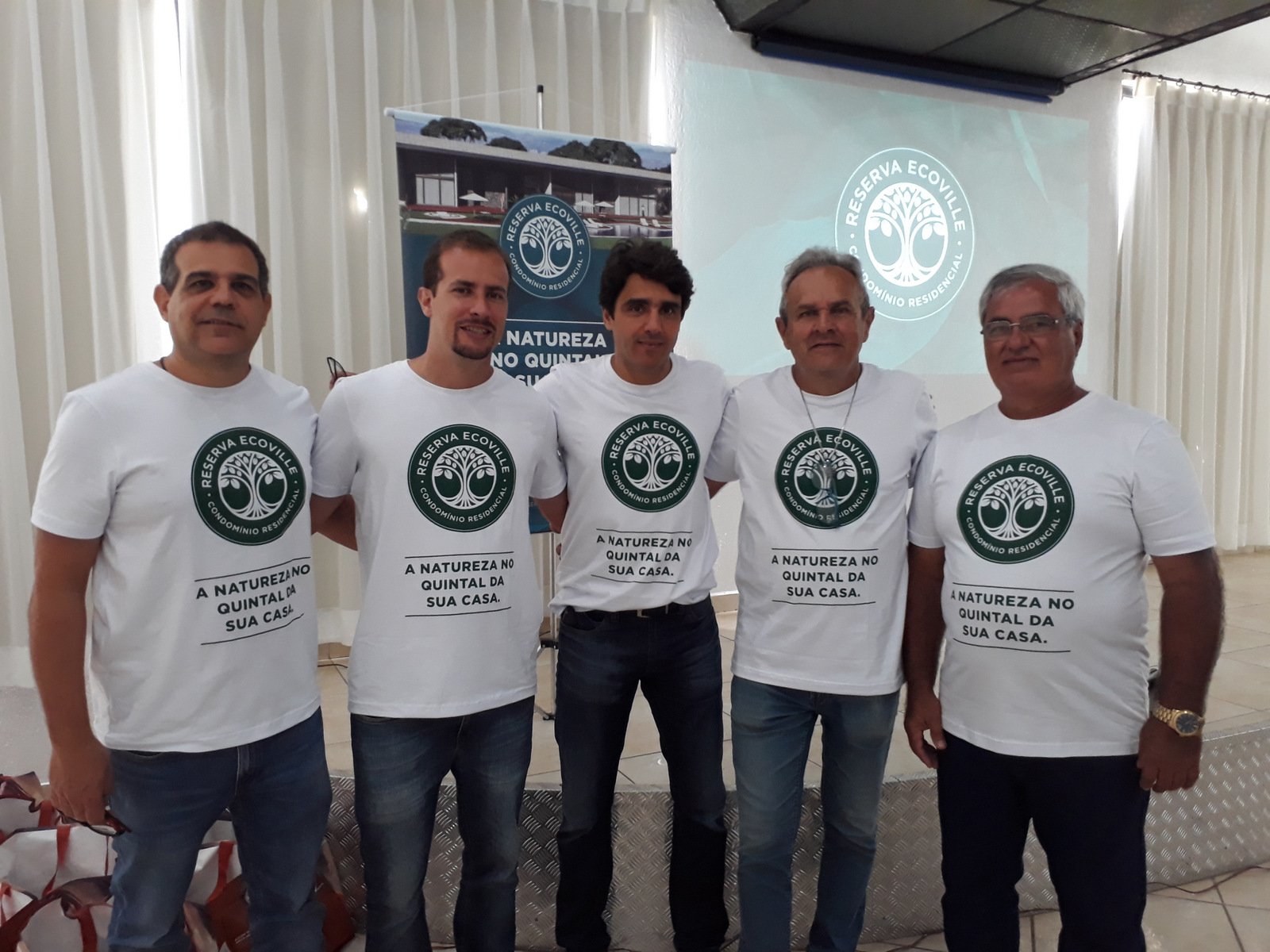 Suzana Neves e Maria Helena Zacaron, elegância em dose dupla, na inauguração do Hospital da Unimed 2 Ronaldo Souza Oliveira, Bruno Leonel Soares, Valério Augusto Ribeiro, Noel Henrique Soares e Jorge Antônio da Silva Homem, responsáveis pelo Reserva Ecoville, na apresentação do empreendimento para as imobiliárias durante café da manhã no Green Hill