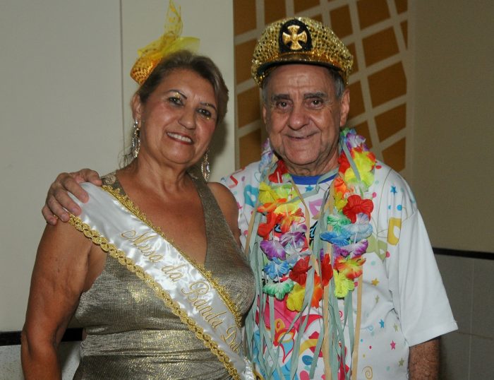 Beth Ank e o “marechal” Zé Kodak, no animado baile da Banda Daki, no Univershow 2 Beth Ank e o “marechal” Zé Kodak, no animado baile da Banda Daki, no Univershow Foto: Andréa Ottoni
