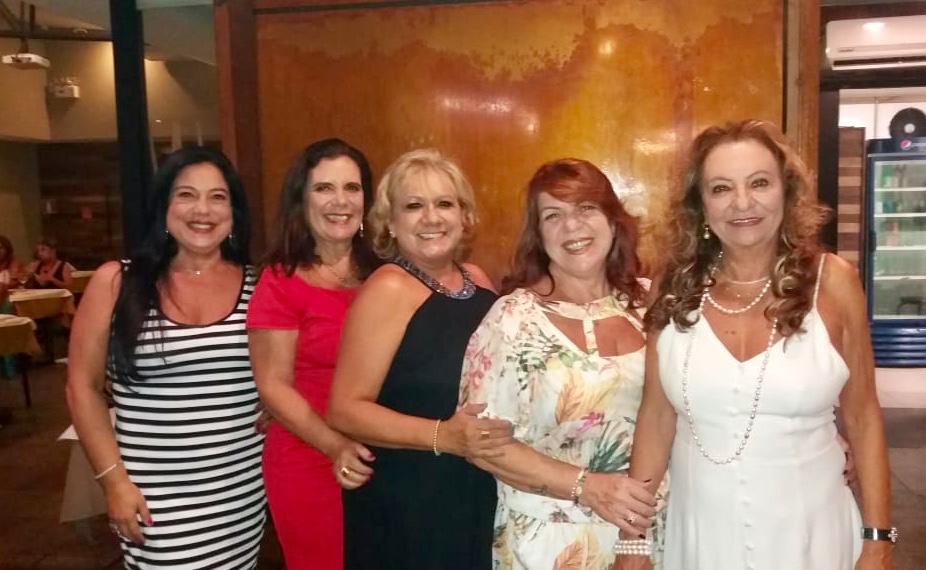 Eliana Lamha, Mônica Gomide Guimarães, Ivete Gomes, Wanda Magnolo e Florinha do Carmo, no jantar em homenagem às mulheres, na Chimarron