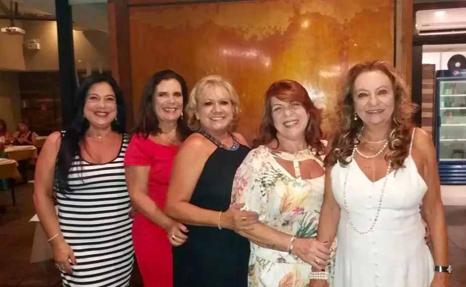 Maíra Pimenta iluminando a noite da Danke 2 Eliana Lamha, Mônica Gomide Guimarães, Ivete Gomes, Wanda Magnolo e Florinha do Carmo, no jantar em homenagem às mulheres, na Chimarron