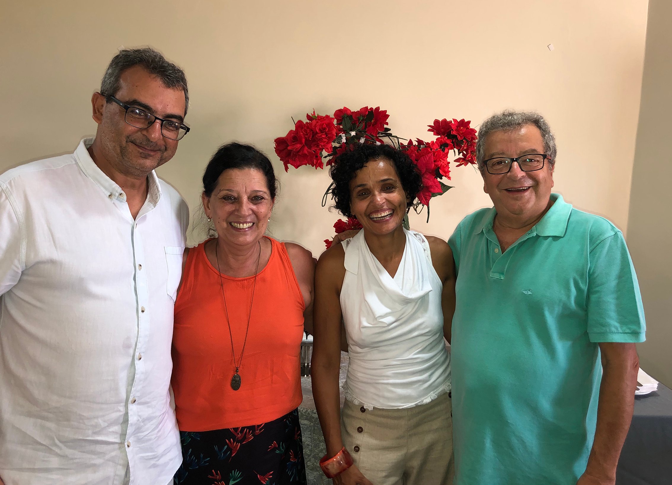 Ivan Elias e Mônica Valentin ladeando Cândida e Mário Augusto de Lery Santos, em recente almoço libanês, no Parque Dilermano Cruz 1 Ivan Elias e Mônica Valentin ladeando Cândida e Mário Augusto de Lery Santos, em recente almoço libanês, no Parque Dilermano Cruz
