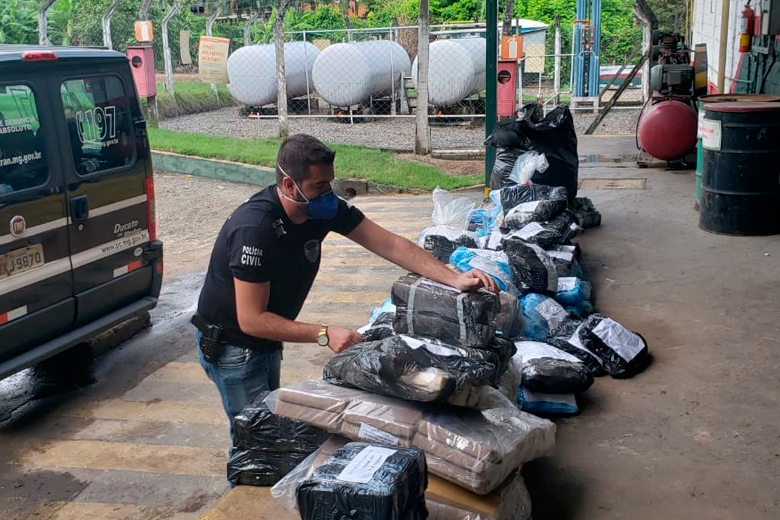 Uma tonelada de drogas é incinerada pela Polícia Civil 1 Sem Título 1