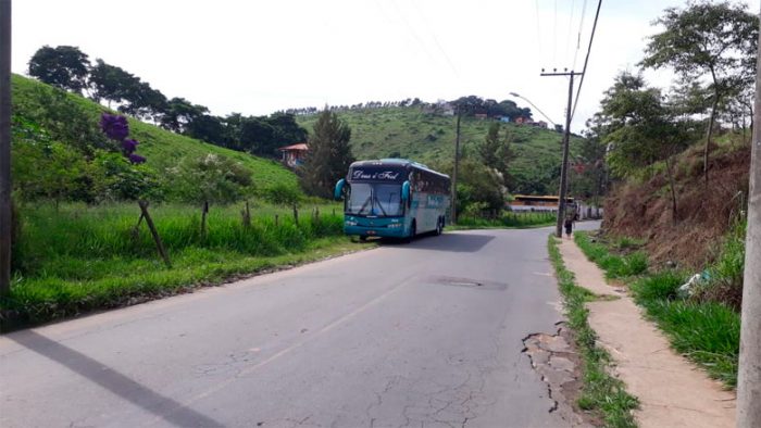 Leitor denuncia problemas no Bairro São Geraldo 1 VU 26 03 ESTACIONAMENTO 03