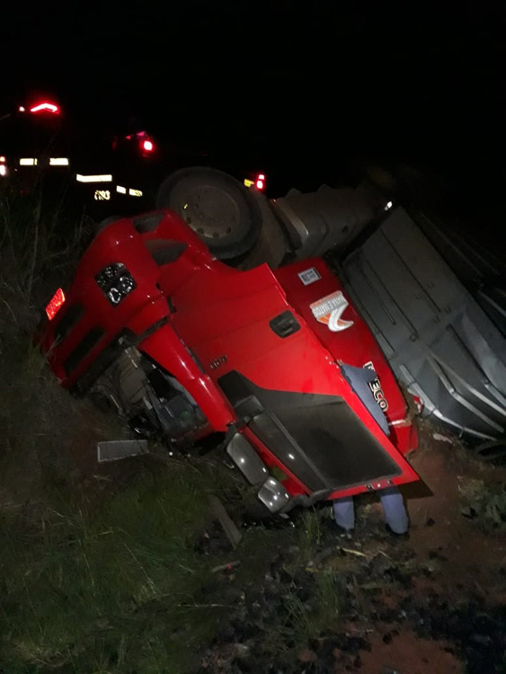 acidente caminhão divulgação bombeiros