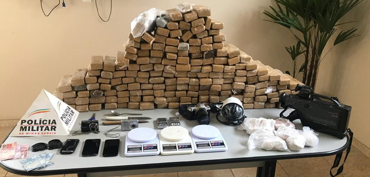 PM apreende 95 barras de maconha em Ubá 1 drogas ubá foto divulgação PM
