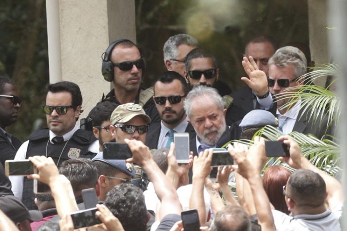 lula no enterro do neto