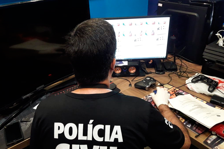 Homem é preso no Linhares em ação contra pedofilia na internet 2 luz da infancia