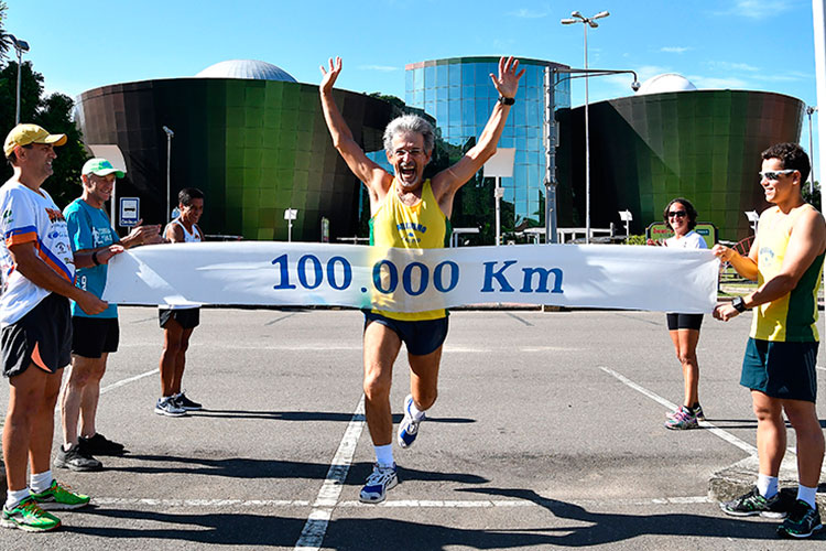 Imagem: Toninho Buda: o homem que já correu 100 mil quilômetros