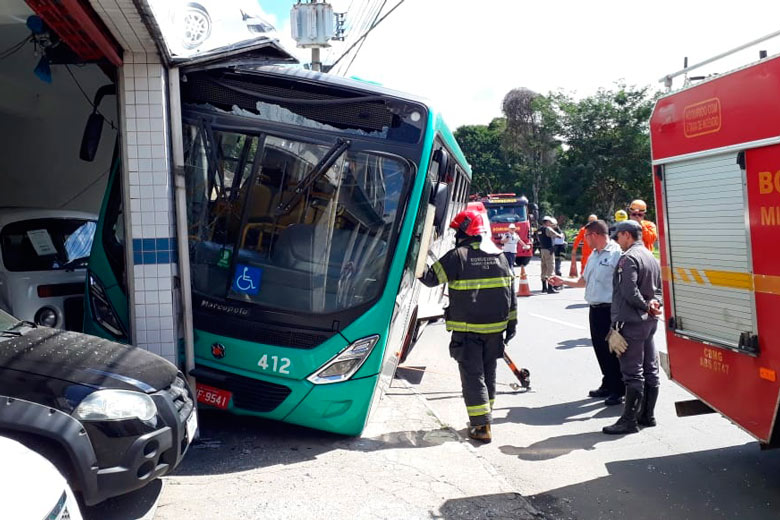 2ônibus acidente by olavo prazeres