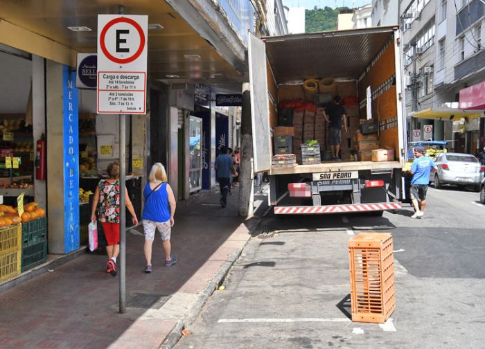 Mais de 900 multas em vagas de carga e descarga em 2019