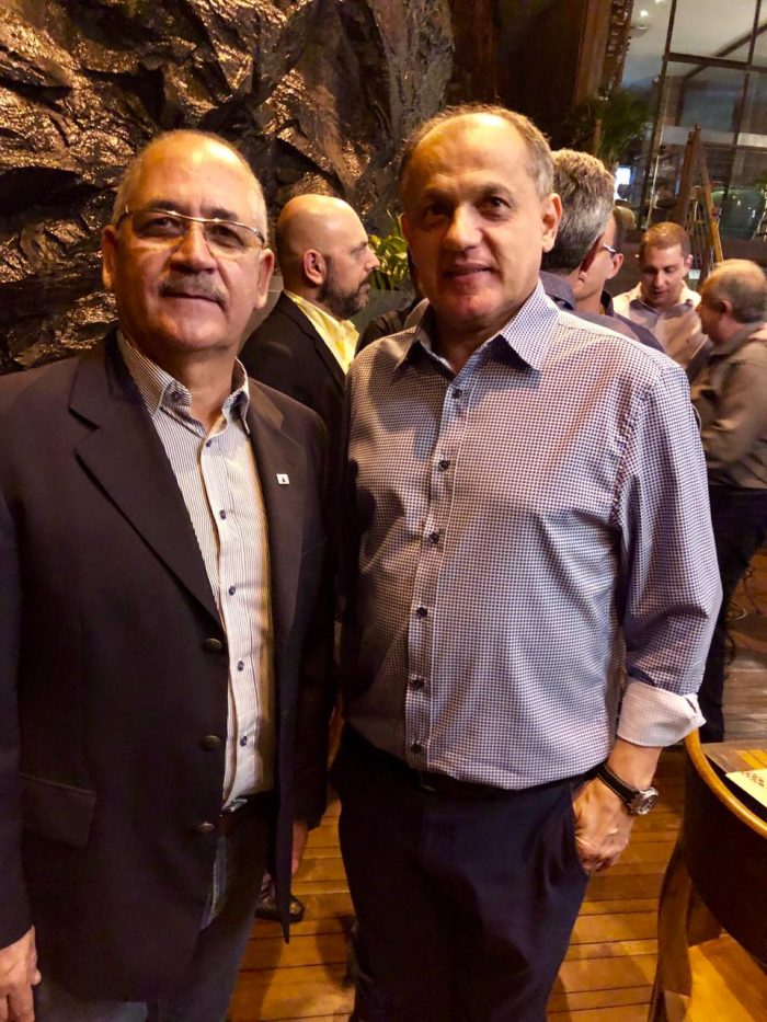 O secretário de Segurança Pública, general Mário Lúcio Alves de Aráujo e o presidente da CDL, Marcos Casarin, anteontem, no jantar da Assunta 1 O secretário de Segurança Pública, general Mário Lúcio Alves de Aráujo e o presidente da CDL, Marcos Casarin, anteontem, no jantar da Assunta