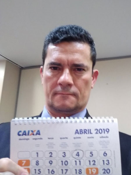 moro VERTICAL