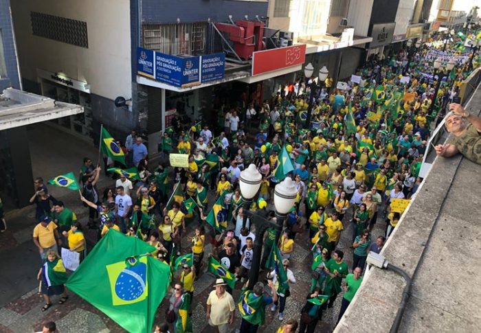 Juiz-foranos vão às ruas para apoiar medidas do Governo 1 35