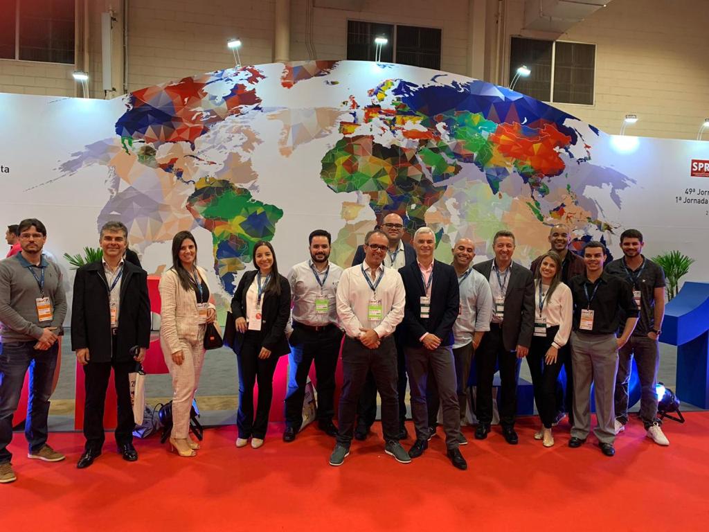 Jornada científica em São Paulo: Diretores e colaboradores da Ultrimagem participaram da Jornada Paulista de Radiologia. O evento realizado no Transamérica Expo Center teve como tema “Celebrando as relações internacionais” e reuniu sociedades radiológicas de todo o mundo e, em especial, da América Latina.