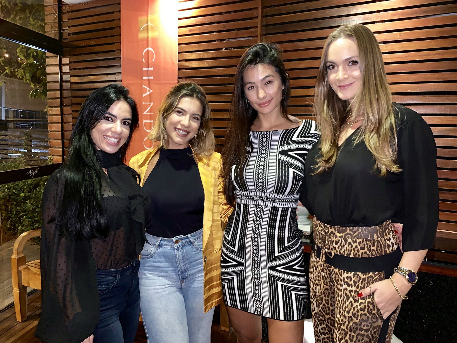 Gabriela Fernandes e suas convidadas Norma Pifano, Larissa Cheuhen e Paloma Matheus, que agora assinam peças no novo cardápio do Arigatô 1 Gabriela Fernandes e suas convidadas Norma Pifano, Larissa Cheuhen e Paloma Matheus, que agora assinam peças no novo cardápio do Arigatô