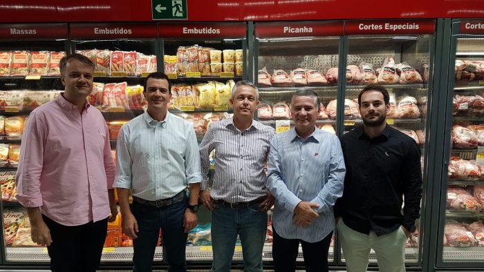 Na inauguração do Bahamas Express, em Uberlândia, Cristiano Vilaça, Rogério Nery, Marcio Reis Maia e os anfitriões Jovino Campos e Fernando Reis 2 Na inauguração do Bahamas Express, em Uberlândia, Cristiano Vilaça, Rogério Nery, Marcio Reis Maia e os anfitriões Jovino Campos e Fernando Reis