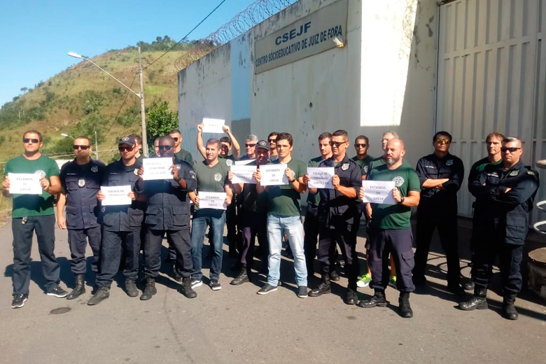 Agentes se manifestam em frente ao Centro Socioeducativo 1 greve socioeducativo