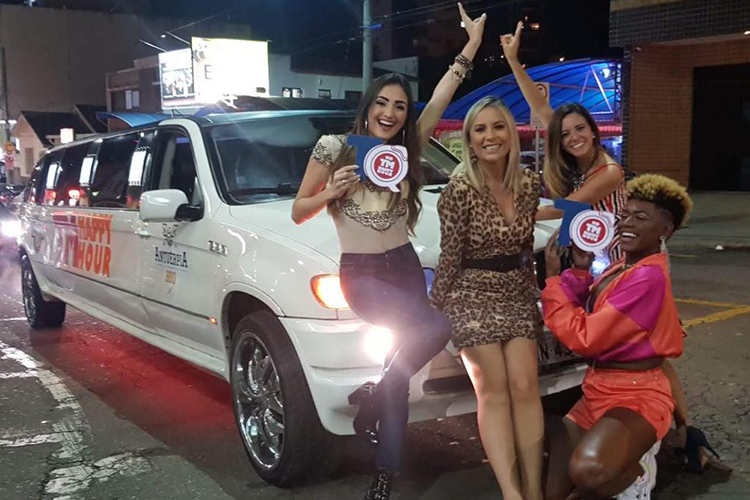 Imagem: Rolê de Limousine com o TM Happy Hour