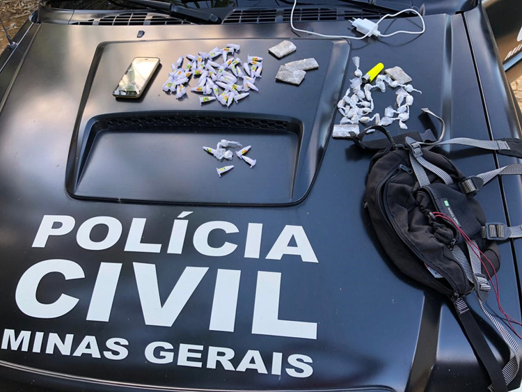 Polícia Civil encontra drogas em Além Paraíba 1 drogas além paraíba foto Polícia Civil