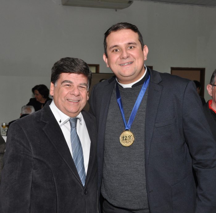 Patrícia Alvim, influenciadora digital, foi a primeira capa da Revista da Feijoada, em 1999 3 CR e o carismático padre Pierre Cantarino, agraciado com a "Comenda Daniel Pinto Corrêa" da Associação Comercial