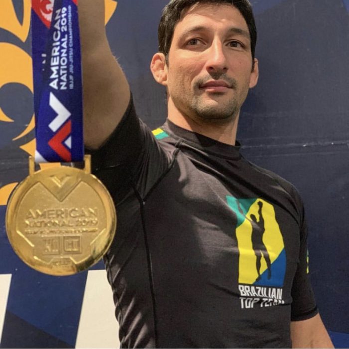 Pódio em Las Vegas : O atleta Ruy Frade acaba de conquistar o título do Campeonato Nacional Ameriano de Jiu-Jitsu, promovido pela BJJF- International Brazilian Jiu-jítsu Federation. A luta foi realizada no Las Vegas Convention Center. 