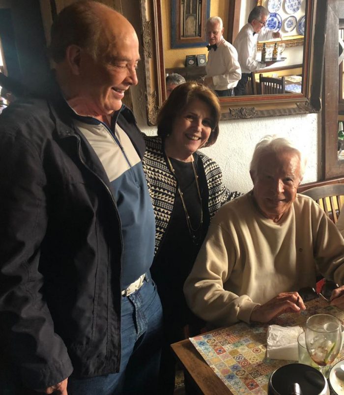 Mário Lúcio e Marisa Guerra com o ex-global Cid Moreira (91 anos), no almoço dominical do Berttu’s Santo Antônio 1 Mário Lúcio e Marisa Guerra com o ex-global Cid Moreira (91 anos), no almoço dominical do Berttu’s Santo Antônio