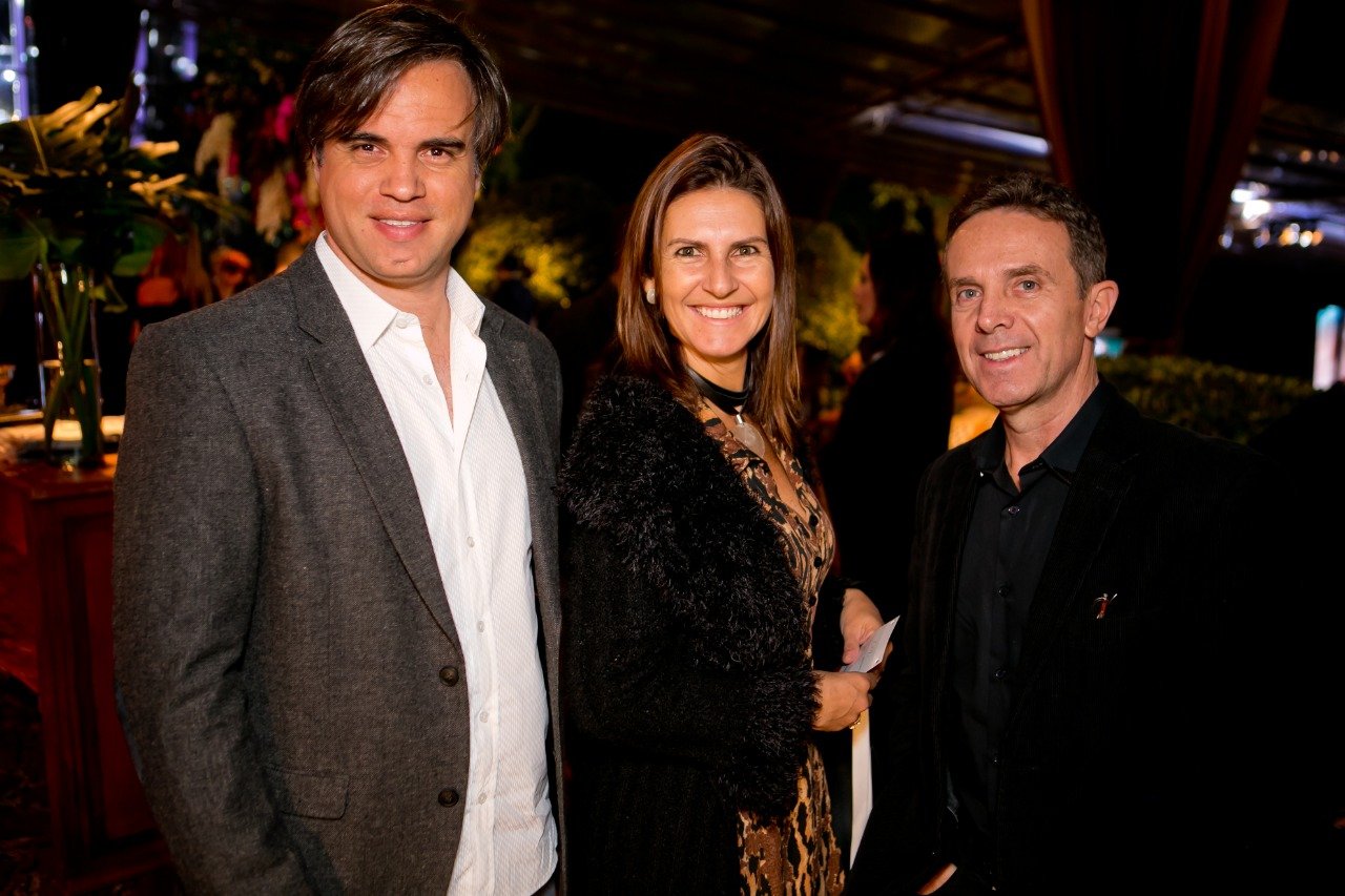 Paulo Roberto e Isabel Lopes, Marta e Jovino Campos na inauguração da nova loja do Grupo Bahamas, em Santa Terezinha 2 Glower Braga, Maria Eugênia Corrêa e Sávio Cotta, no Cerimonial Meeting, no Privilège Foto: Wanderson Monteiro