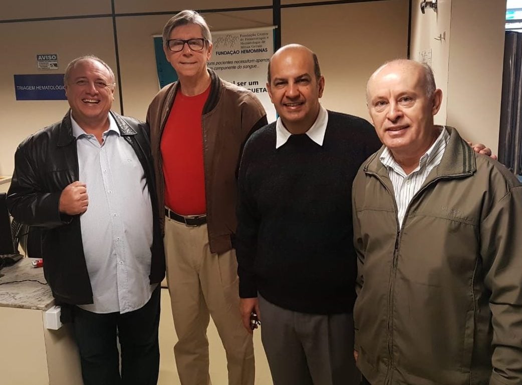 Pedro Bismarck, João Paulo Baccara, Márcio Rinco e Paulo Roberto Lopes 1 Pedro Bismarck, o coordenador do Hemominas João Paulo Baccara e Márcio Rinco com o presidente do conselho de administração do Bahamas, Paulo Roberto Lopes no lançamento da campanha de doação de sangue do grupo, que chega a 17ª edição