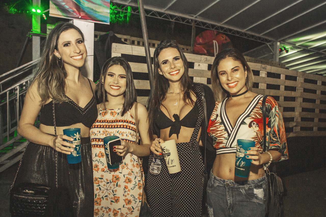 Sabrina Alves, Tamela Freitas, Priscila Guimarães e Carolina Peixoto clicadas no show da banda Natiruts, no Green Hill Foto: Anderson Larcher