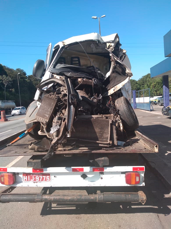 Acidente entre Van e ônibus urbano deixa um morto na BR-267 2 acidente br 267 3