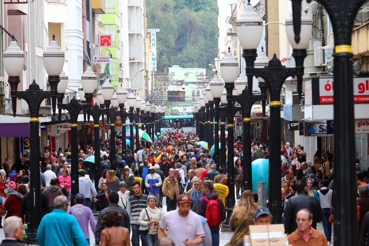 gente calçadão população povo pedestre halfeld 2