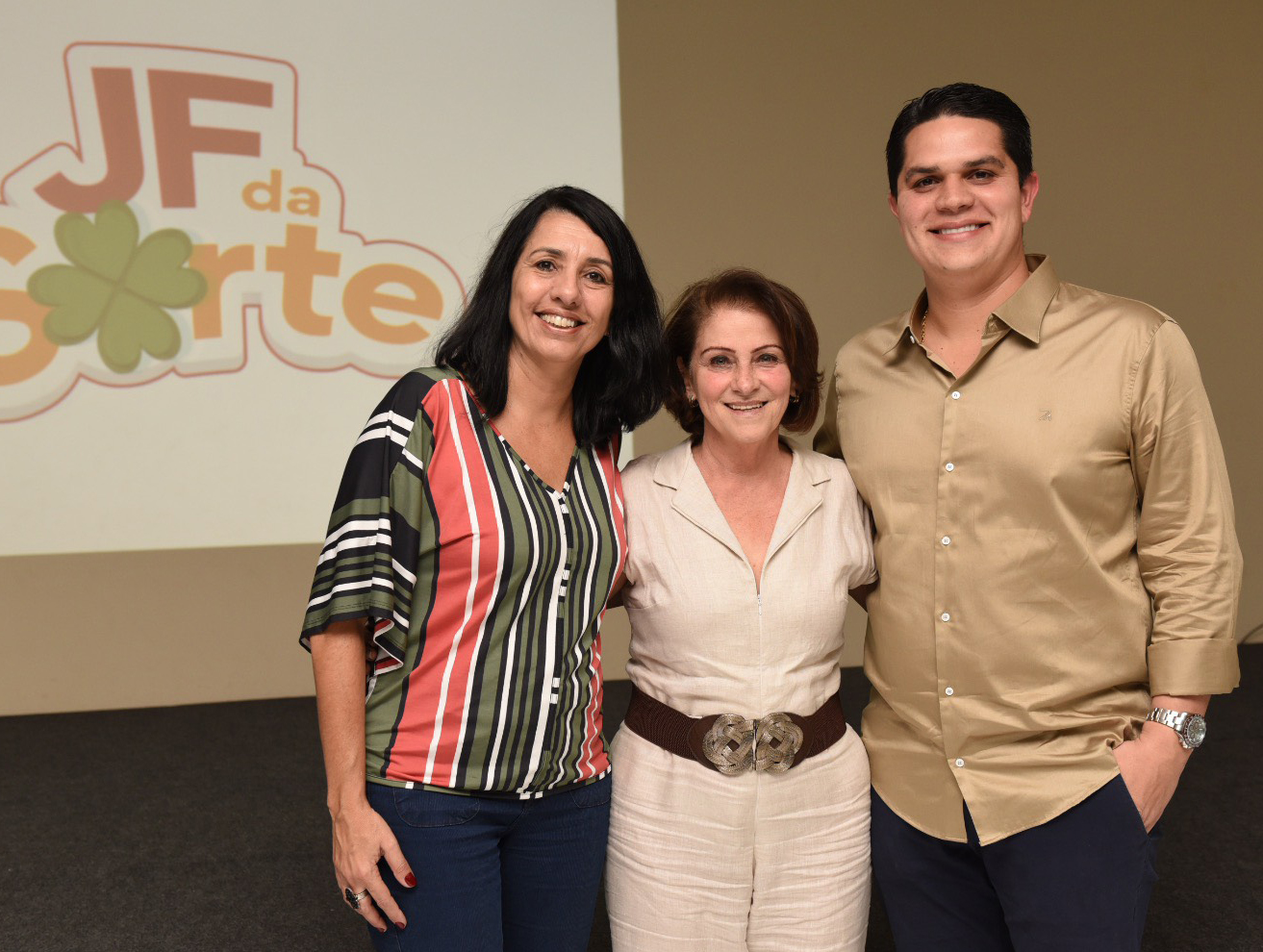 A secretária de Educação, Denise Franco, Jane Moysés e o diretor do JF da Sorte, Francisco Neto, 1 A secretária de Educação, Denise Franco, Jane Moysés e o diretor do JF da Sorte, Francisco Neto, no lançamento da nova modalidade de contribuição em prol da Fundação Ricardo Moysés Junior Foto: Aline Bastos