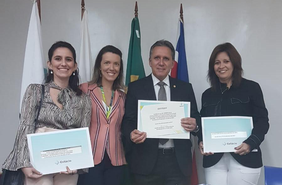 Anarita Aragão e o presidente da CDL, Marcos Casarin na festa de encerramento da Convenção Estadual - Varejo 360º, na Estação São Pedro 2 Flávia Bomtempo, Pamella Carvalho, o vice-presidente do TJMG, desembargador Afrânio Vilela e a juíza Maria Cristina Trulio, na Semana do Direito da Estácio