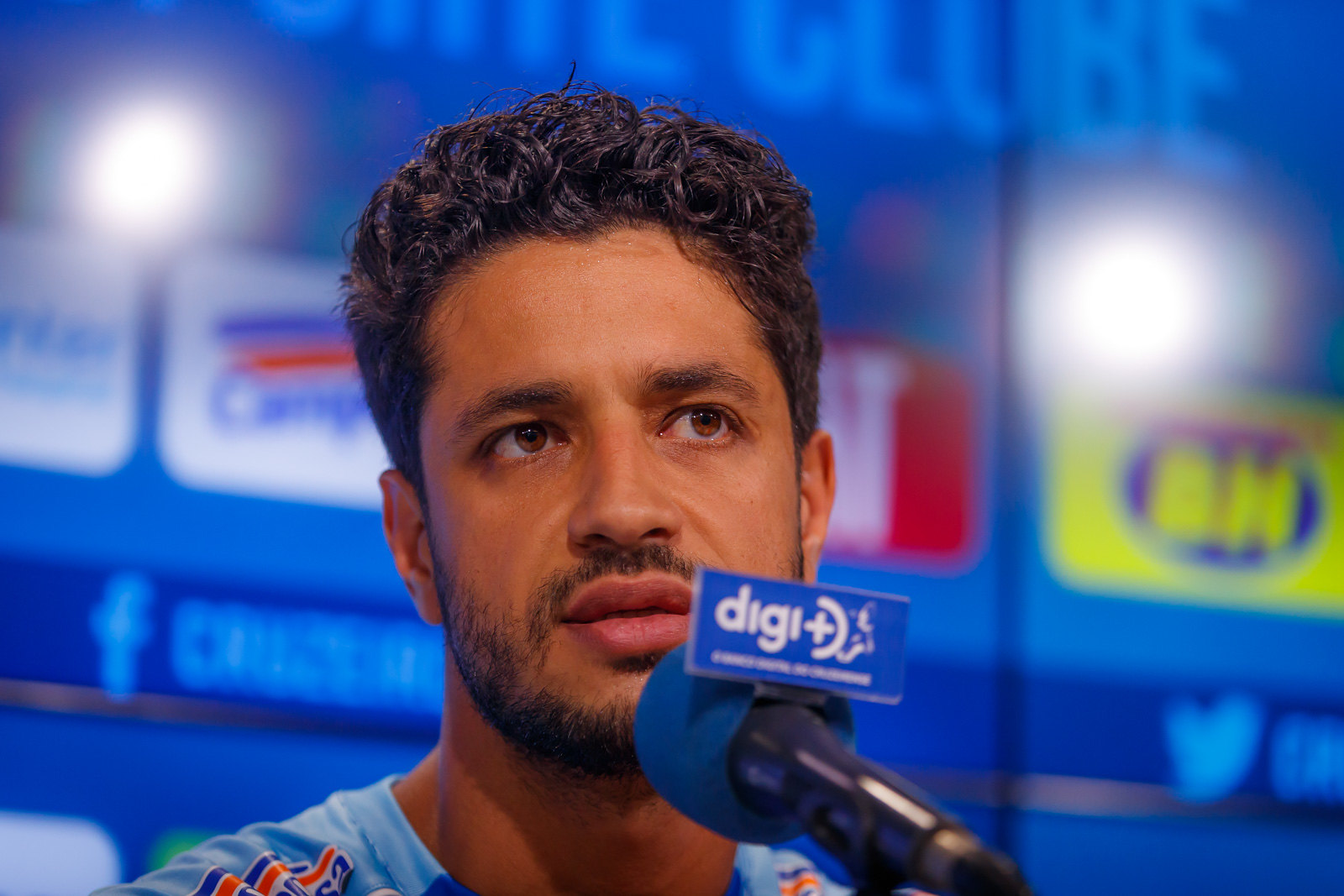 Organizada do Cruzeiro dá apoio a Ceni e leva cachaça como 'prêmio' para elenco 1 Leo Vinnicius Silva Cruzeiro