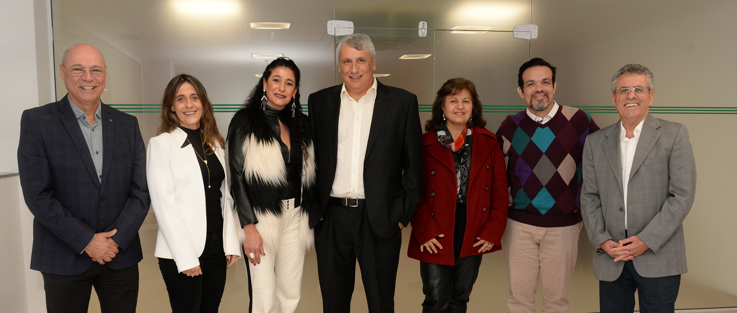 Paloma Matheus, Ingra e a mãe Ingrid Og, clicadas no Arigatô, que apresenta até o final deste mês o ‘menu’ especialistas 2 O presidente Hugo Borges com as irmãs Márcia e Suzana Neves, Glauco Araújo, Nathércia Abrão, Luiz Carlos Lyra e Darlam Kneipp, ontem, no café da manhã com a imprensa, no novo Hospital Unimed Foto: Wólmer Monteiro