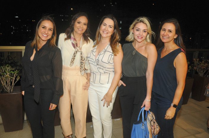 Viviane Detoni, a anfitriã Andréa Hespanhol, Simone Detoni, Larissa Lessa e Iany Detoni 1 Viviane Detoni, a anfitriã Andréa Hespanhol, Simone Detoni, Larissa Lessa e Iany Detoni, no ‘coq’ de lançamento da nova linha de cosméticos Andreamakeup, no "Le Quartier" Foto: Andréa Ottoni