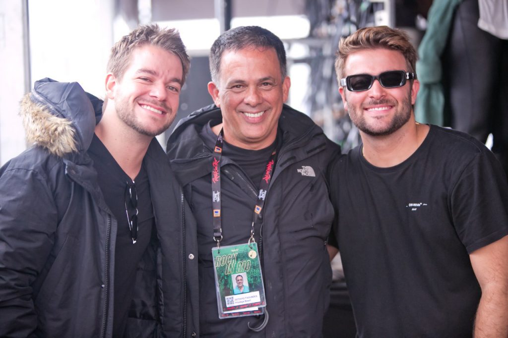 Octavio Fagundes com os irmãos Lucas e Marcos Schmidt Dubdogz que tocaram no ROCK IN RIO