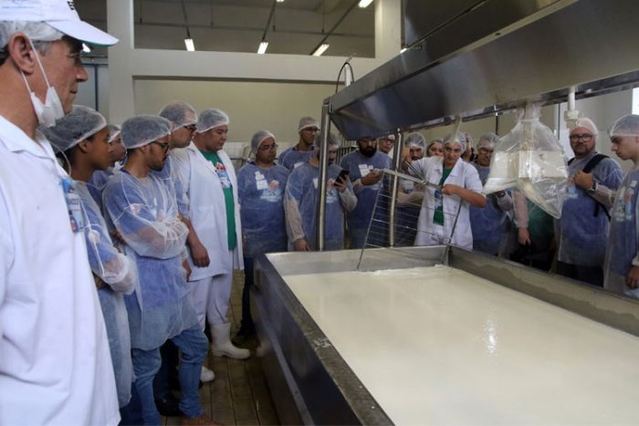 Evento da Embrapa reúne estudantes em visita técnica ao Cândido Tostes 1 candido tostes Fernando Priamo3