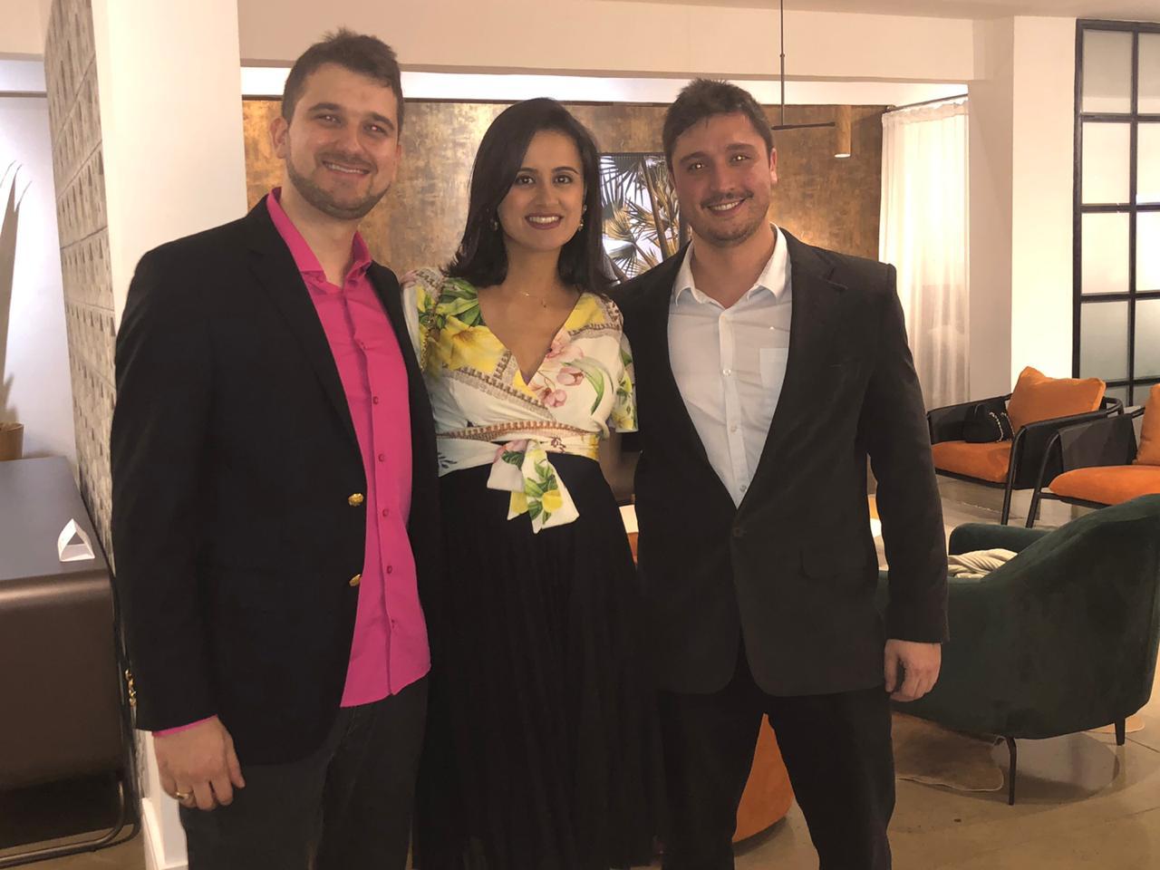 Eles Acontecem 1 Helio Fádel, Natália Tiago e Luiz Araujo estão à frente da Clínica Saúde.RH, inaugurada com um fino ‘coq’ na Dommanni