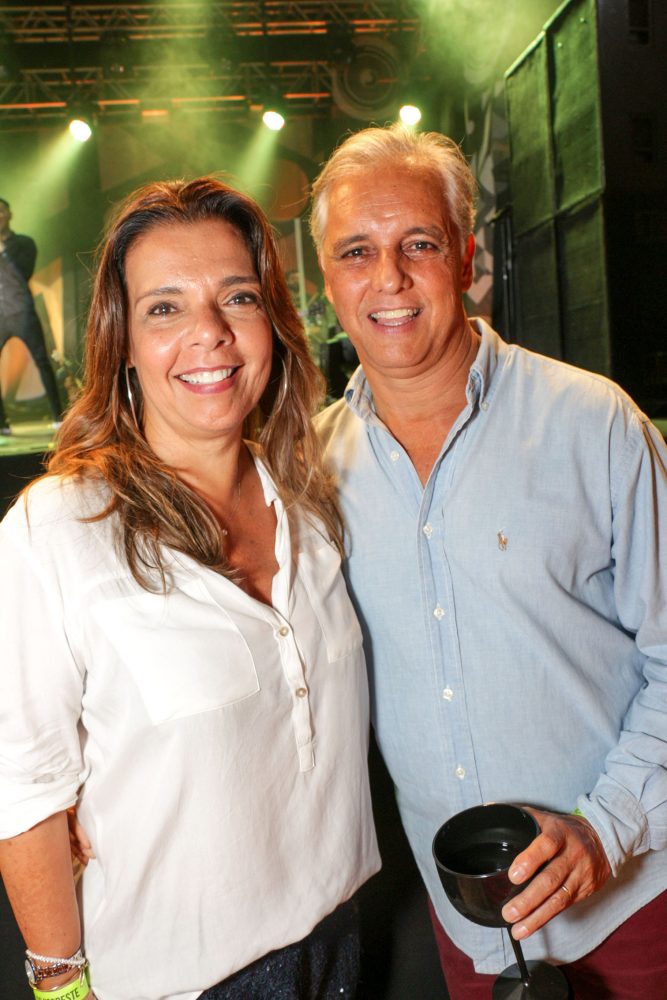 Gabriella Schettino e Anderson Cavalher no JF Blues & Jazz, na Cervejaria Golem 2 Bia Baldi e Ronaldo Campos, no Baile do Nêgo Veio, com Alexandre Pires, no Terrazzo Foto: Guilherme Ovídio