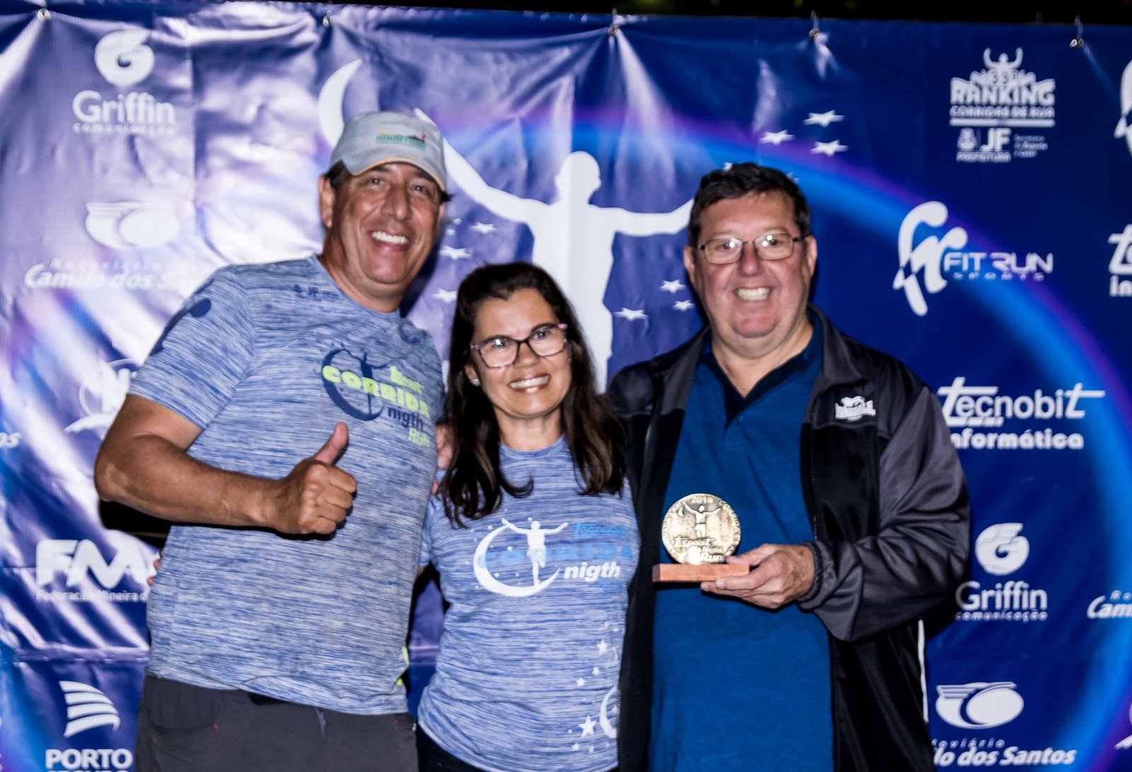 Marcelo e Rosária Montenegro com o secretário de Esporte e Lazer, Júlio Gasparette após a Corrida Tecnobit 1 Marcelo e Rosária Montenegro com o secretário de Esporte e Lazer, Júlio Gasparette após a Corrida Tecnobit Foto: Rumo Certo