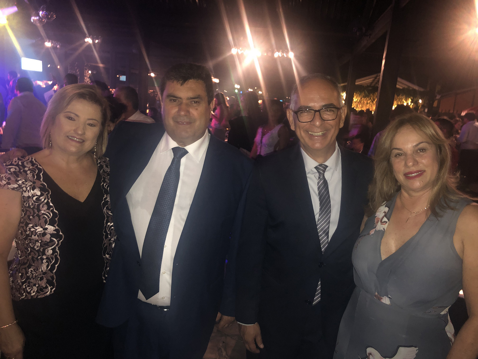 Silvana e Heveraldo Lima de Castro com o prefeito Antônio Almas e a primeira-dama Eloísa na festa do Sindipan, na Estação São Pedro 