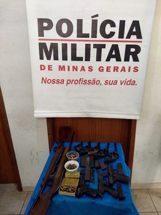 Idoso de 84 anos é preso com 10 armas e mais de 100 munições 1 armas com idoso PM