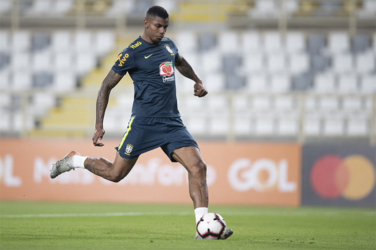 Na Seleção, Wesley Moraes brinca sobre ter pernas de tamanhos