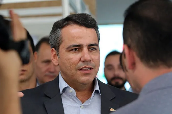 Julvan Lacerda desiste da candidatura e anuncia apoio a Jarbas Soares