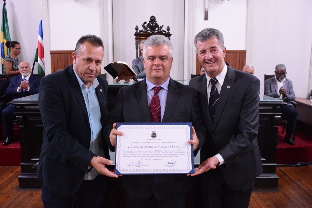 O presidente da Academia Mineira de Letras, jornalista ...